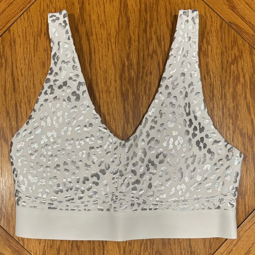 *FABLETICS* Silver Metallic x White Leopard Print V-Neck Sports Bra Size Large - Picture 2 of 6